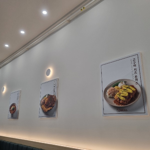 진심왕돈까스 / 넓고 쾌적한 공간과 분위기