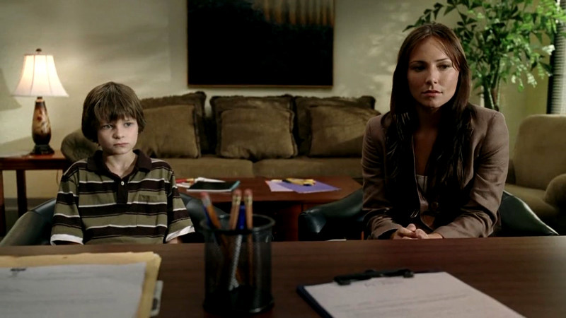 톰을 특수학교에 맡기려는 켈리