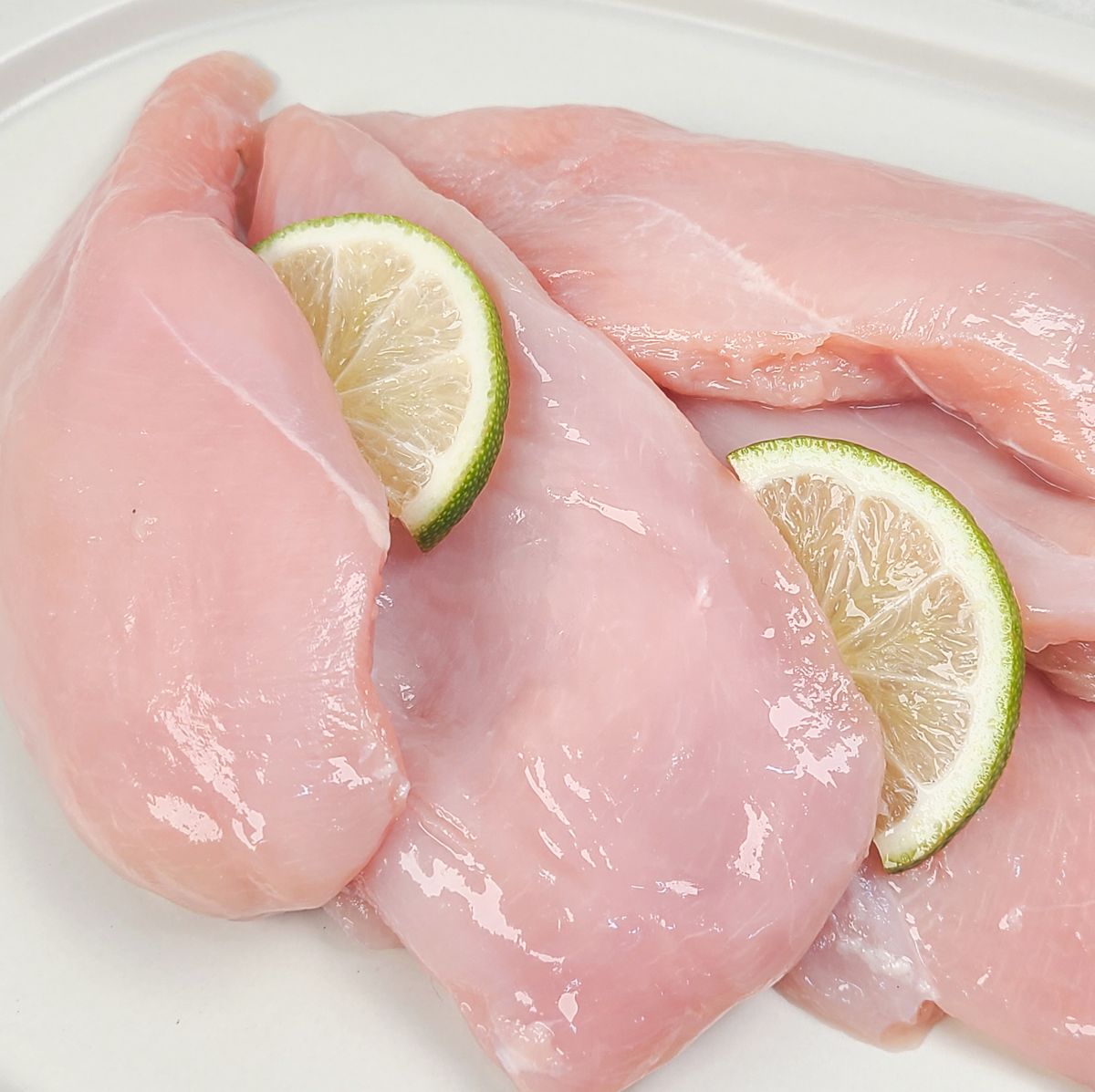 닭가슴살은 닭고기의 가슴 부위로&amp;#44; 고단백질 저지방 식재료로 인기