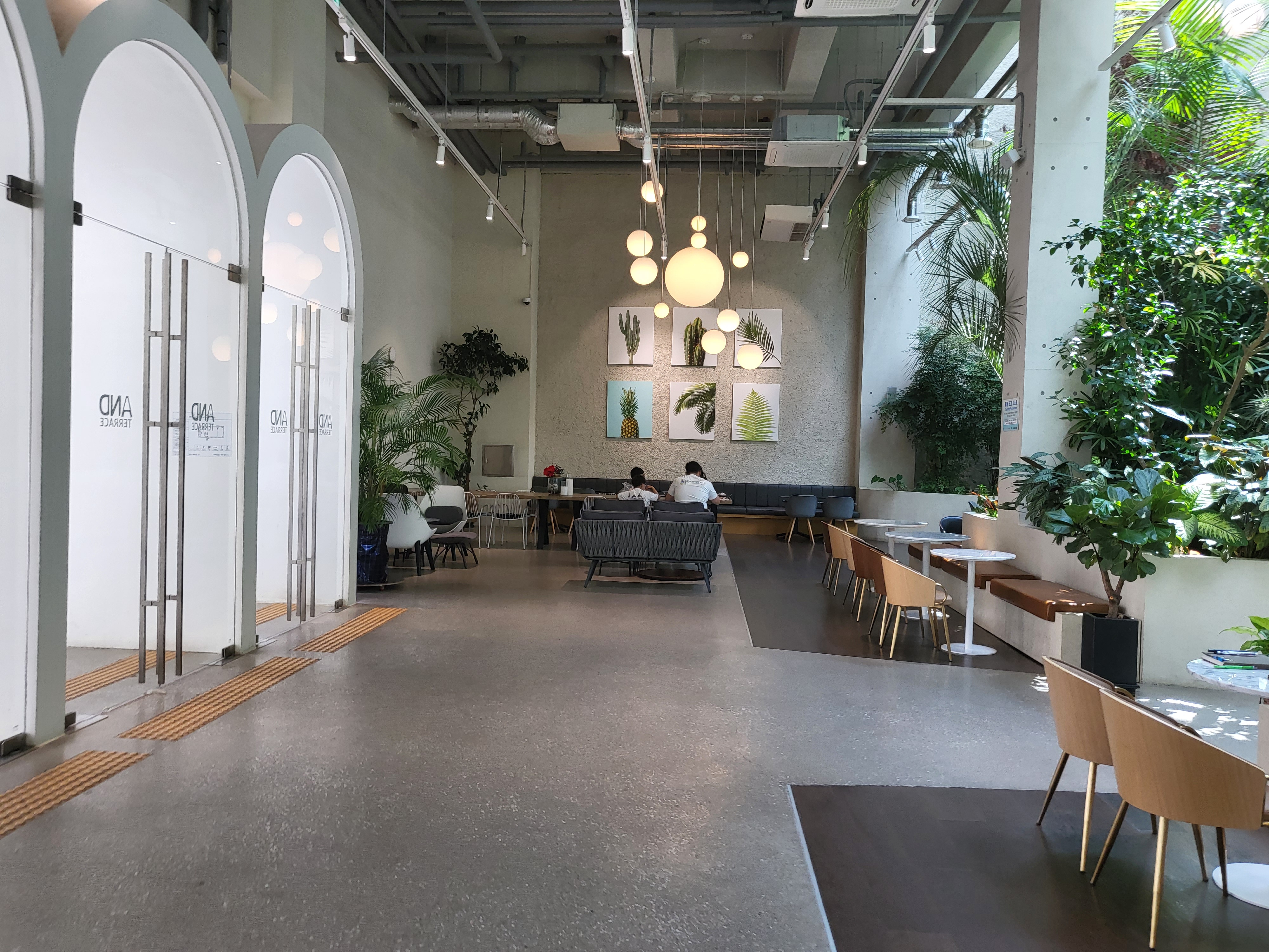 앤드테라스 - 1층