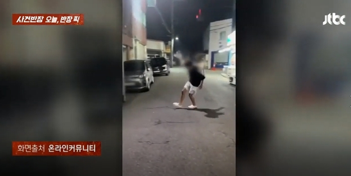 슬릭백 뉴스 방송 장면