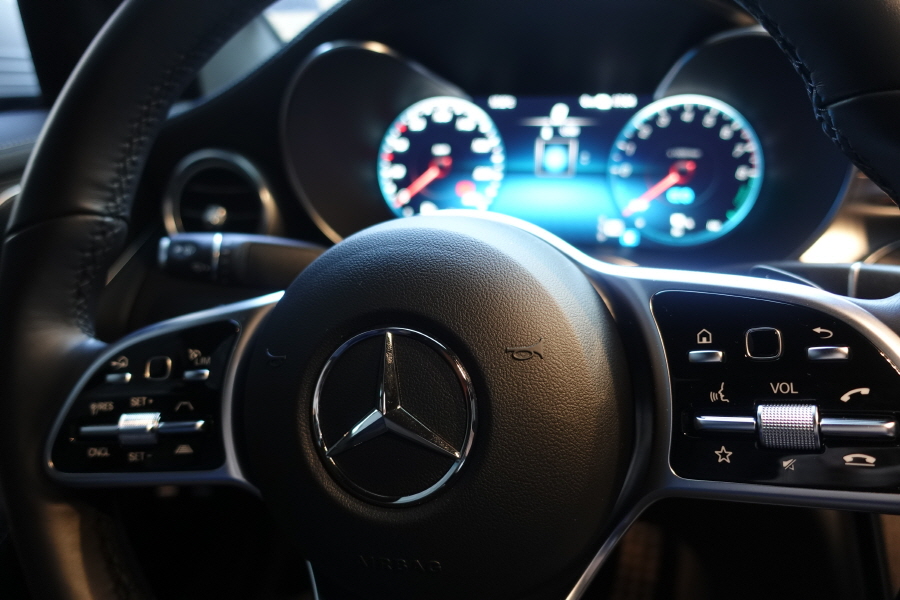 벤츠 GLC 300E 쿠페 실내디자인
