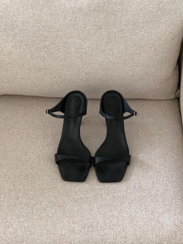 슬림 스트랩 샌들 힐