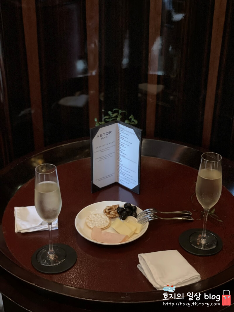싱가포르 세인트레지스 ASTOR 바 웰컴드링크