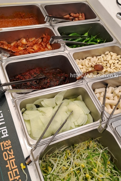 야채가 진열되어 있어요.