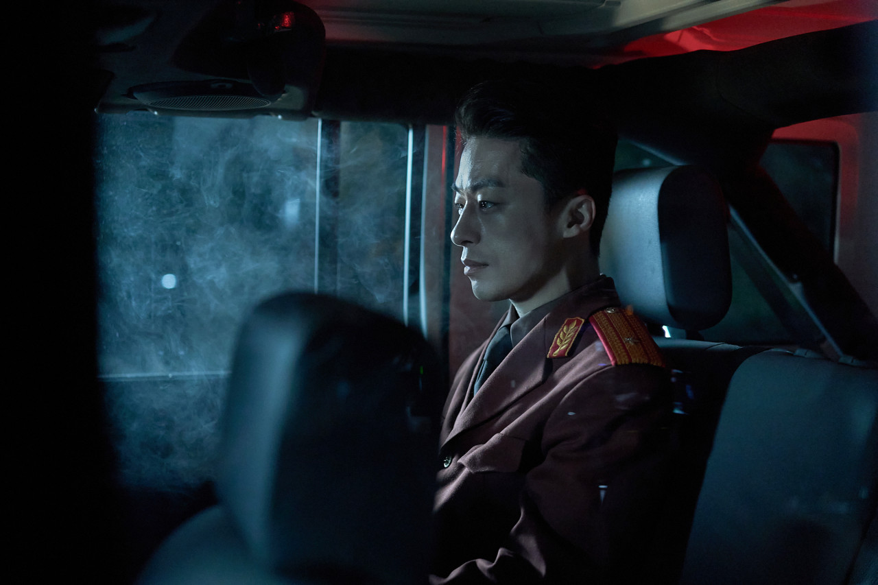 영화 탈주 관객수 손익분기점 삽입곡 러시아어 ott 정보 출연진 줄거리 결말 평점 후기