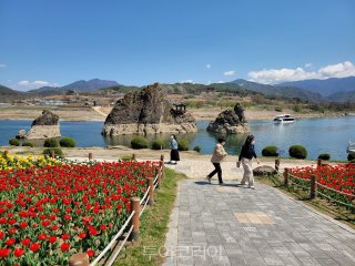 충북 튤립 명소 BEST 5🌷 청주 상당산성 봄 데이트 코스 & 역사탐방 꽃길 여행지 총정리