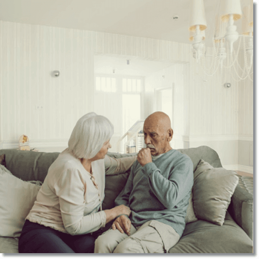 천식으로 기침 하는 노인