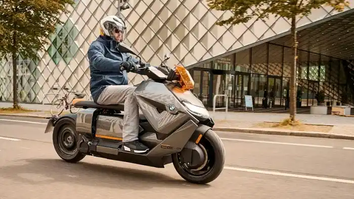 BMW ce04 가격 실구매가 모의견적 제원 옵션 카탈로그 외관 디자인 내부 색상 디자인 인테리어 편의사양 안전사양 총정리