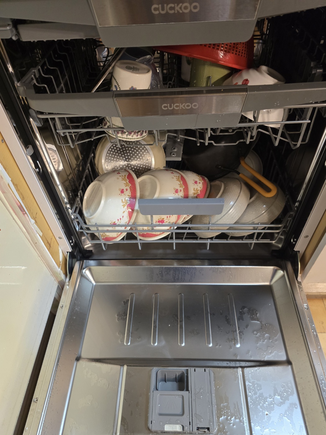 식기세척기에 세척전 모습 이미지