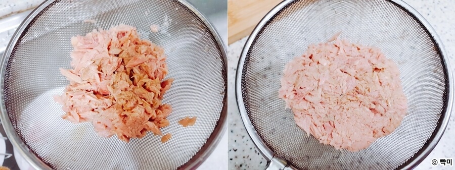 체에 밭쳐 참치의 기름기를 빼는 모습