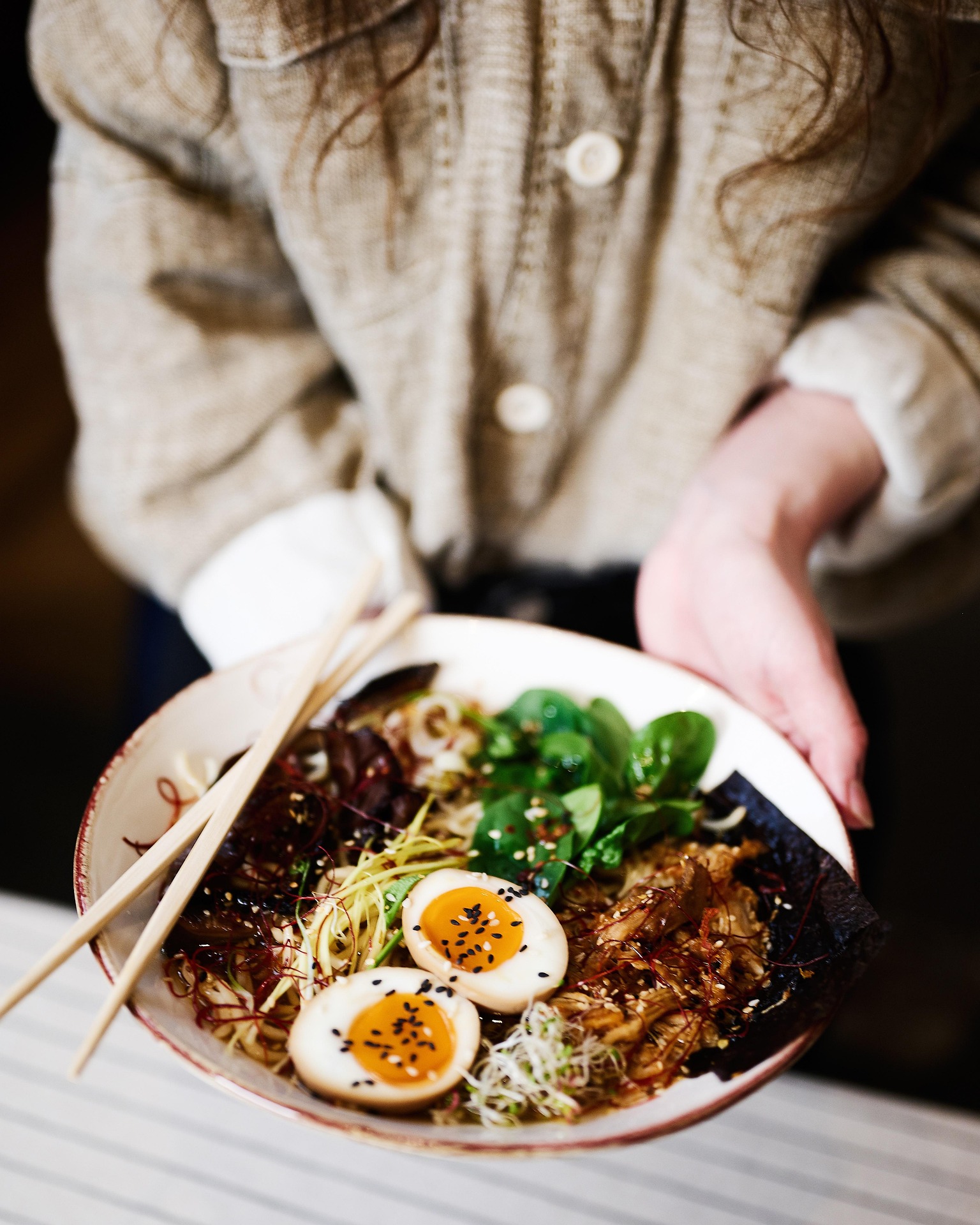 먹음직스러운 일본 비빔 라멘