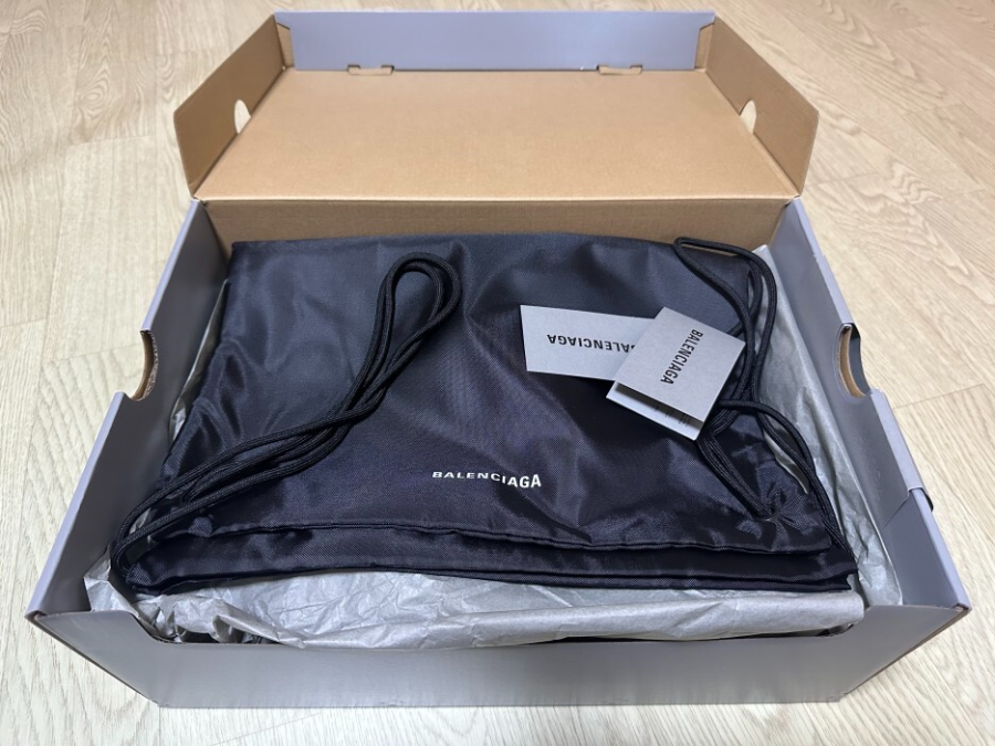 발렌시아가 러너 스니커즈 내부 1