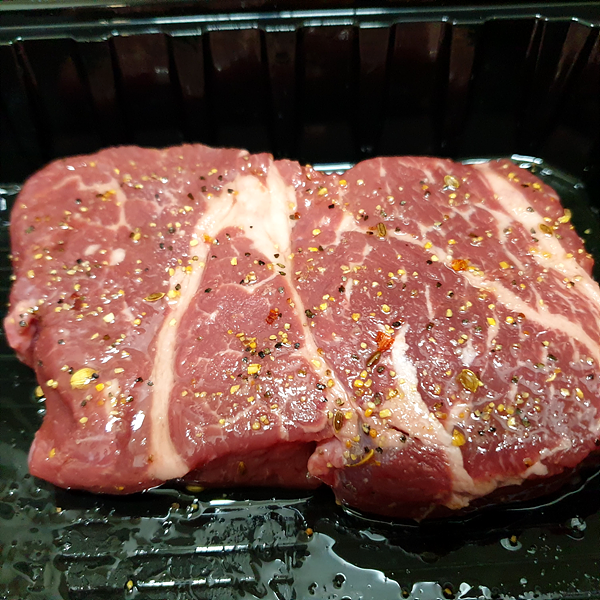 올리브유와 시즈닝 재료 넣고 조물조물 해놓기