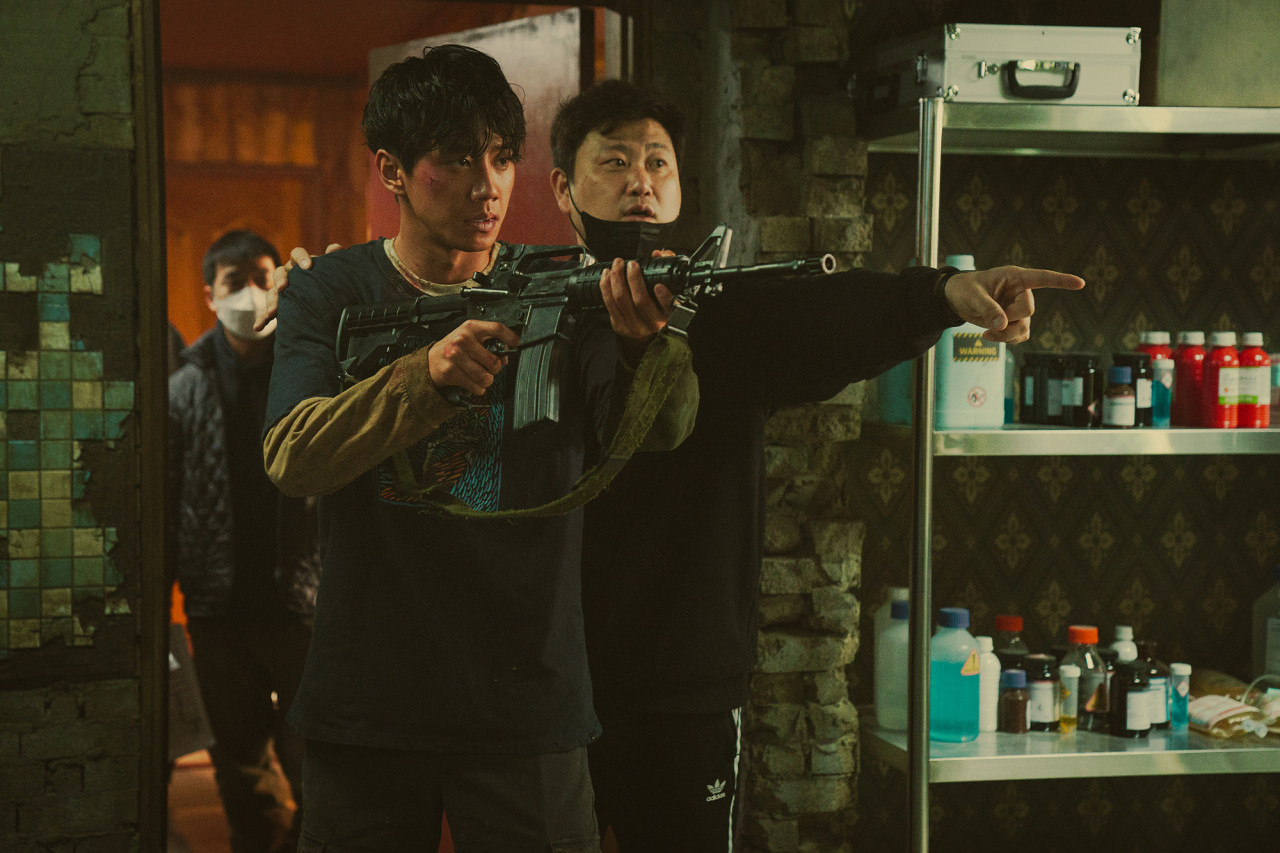 넷플릭스 영화 황야 콘크리트유토피아 유니버스 정보 등장인물 줄거리 내용 결말 후기 평점