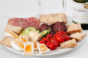 야식이 건강을 망치는 진짜 이유! 밤에 먹으면 몸이 달라지는 변화
