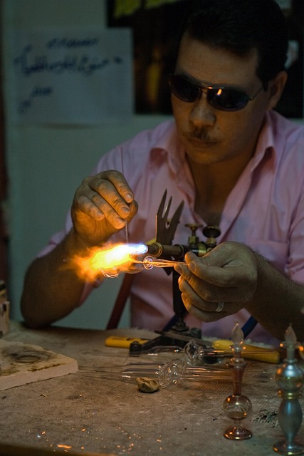 이집트 유리 블로워, 불로 빚는 예술의 숨결