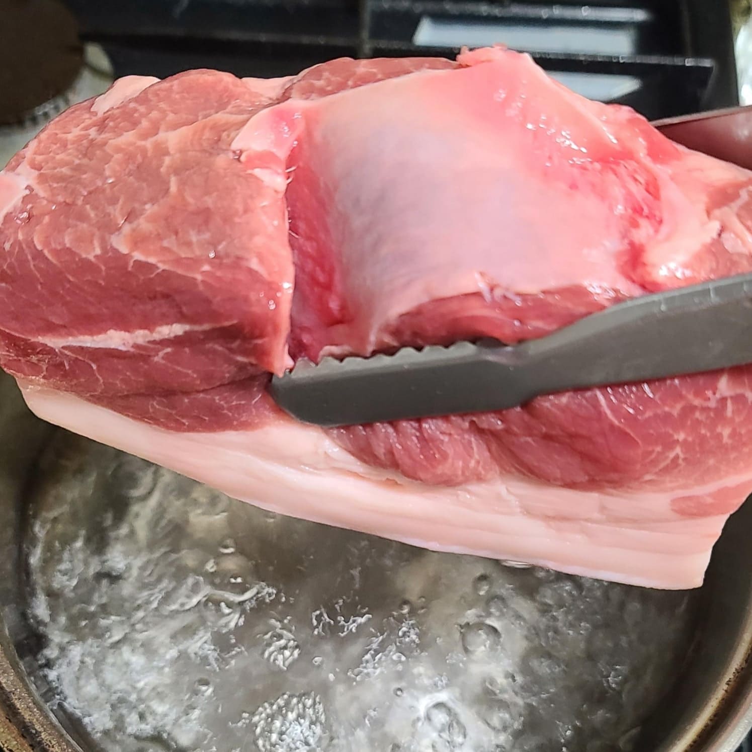 비계와 고기 비율이 좋은 앞다리살