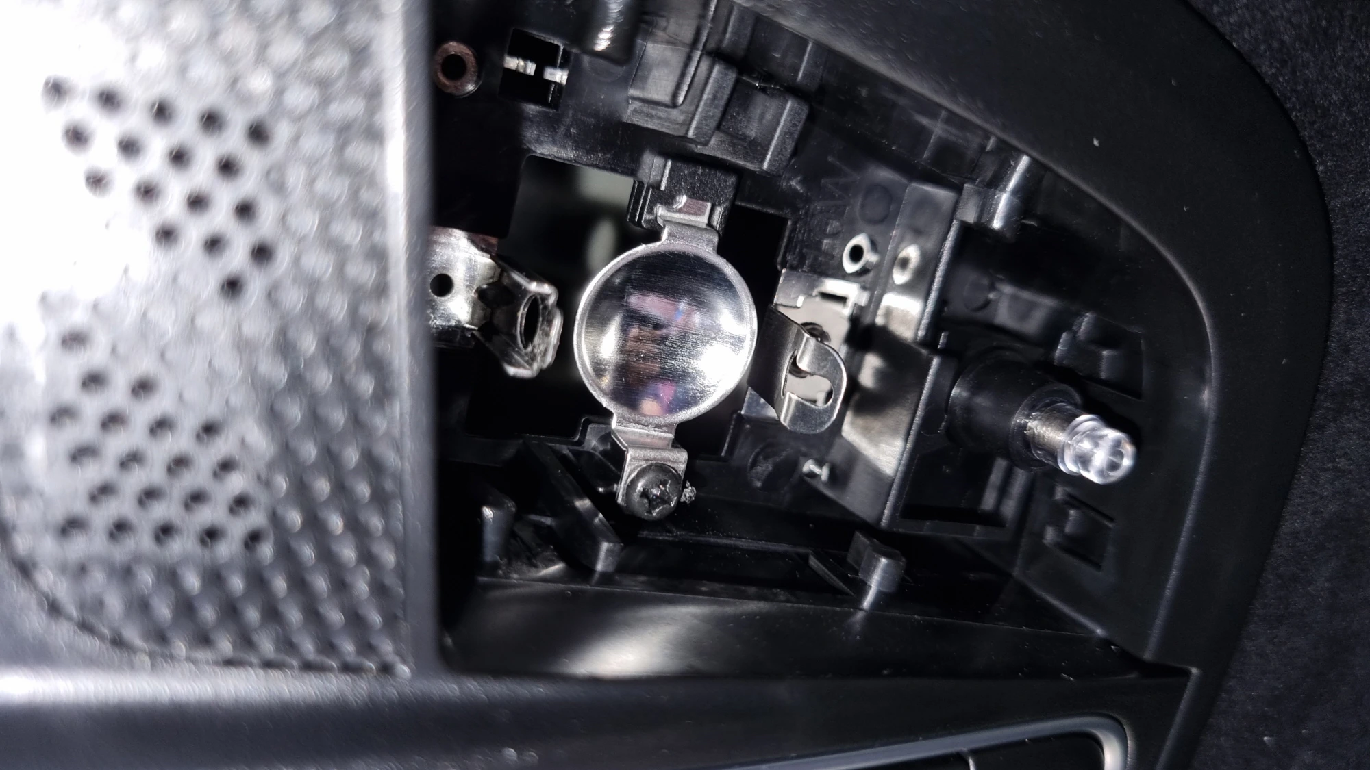 램프 끼우는 곳