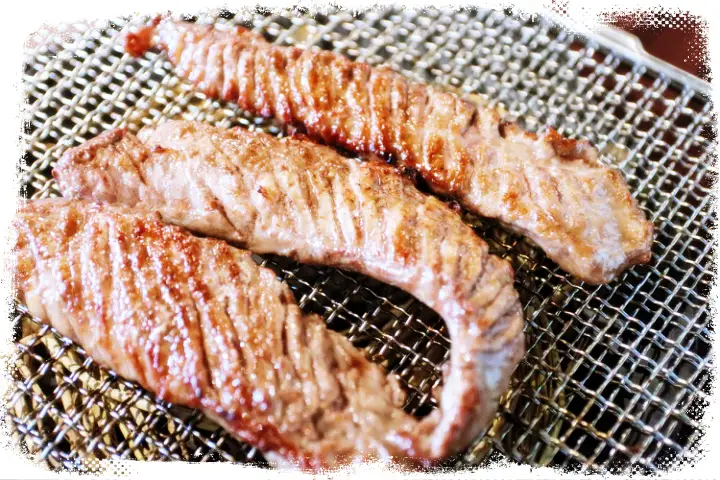 생방송오늘저녁 연매출 18억 볏짚숙성 짚불 구이 돈마호크 고기집 맛집 홍대입구역 홍대 맛집