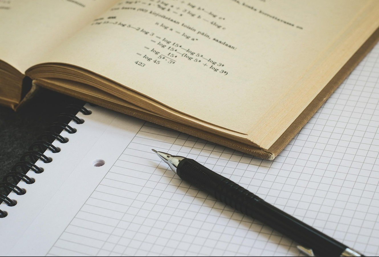 수포자 탈출을 위한 수학 공부하는 사진