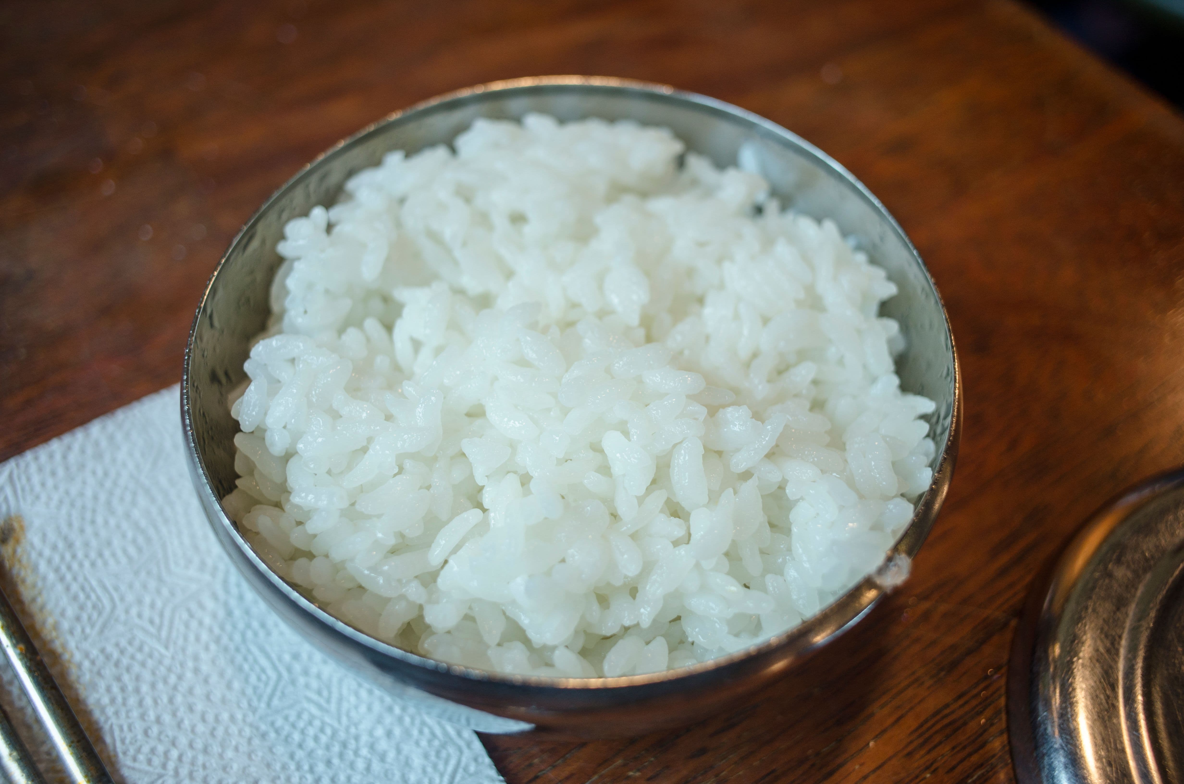직접 재배한 쌀로 지은 공기밥