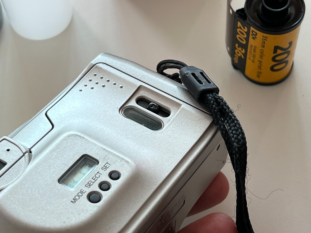 필름카메라-덮개-오픈버튼