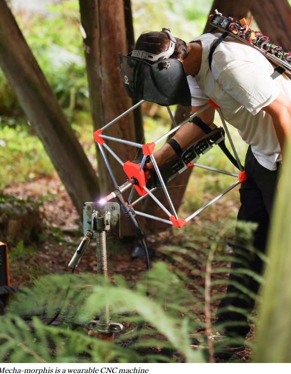 인간과 로봇 세계를 연결해주는 '웨어러블 CNC' British student's wearable CNC machine gives makers "superhuman" abilities