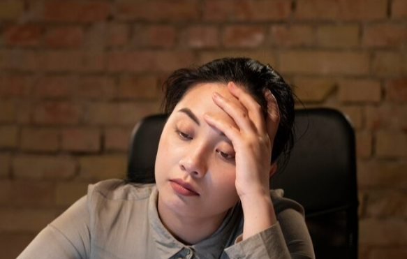 이마 통증이 지속된다면? 전두엽 이상?