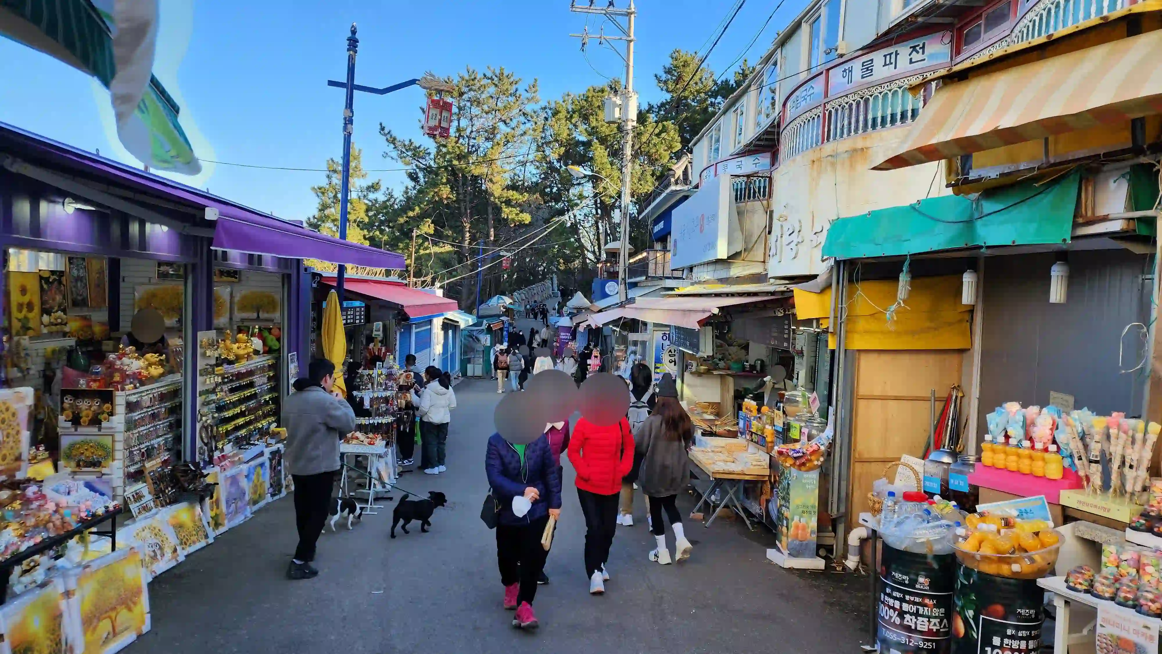해동용궁사 입구 상점 골목 사진