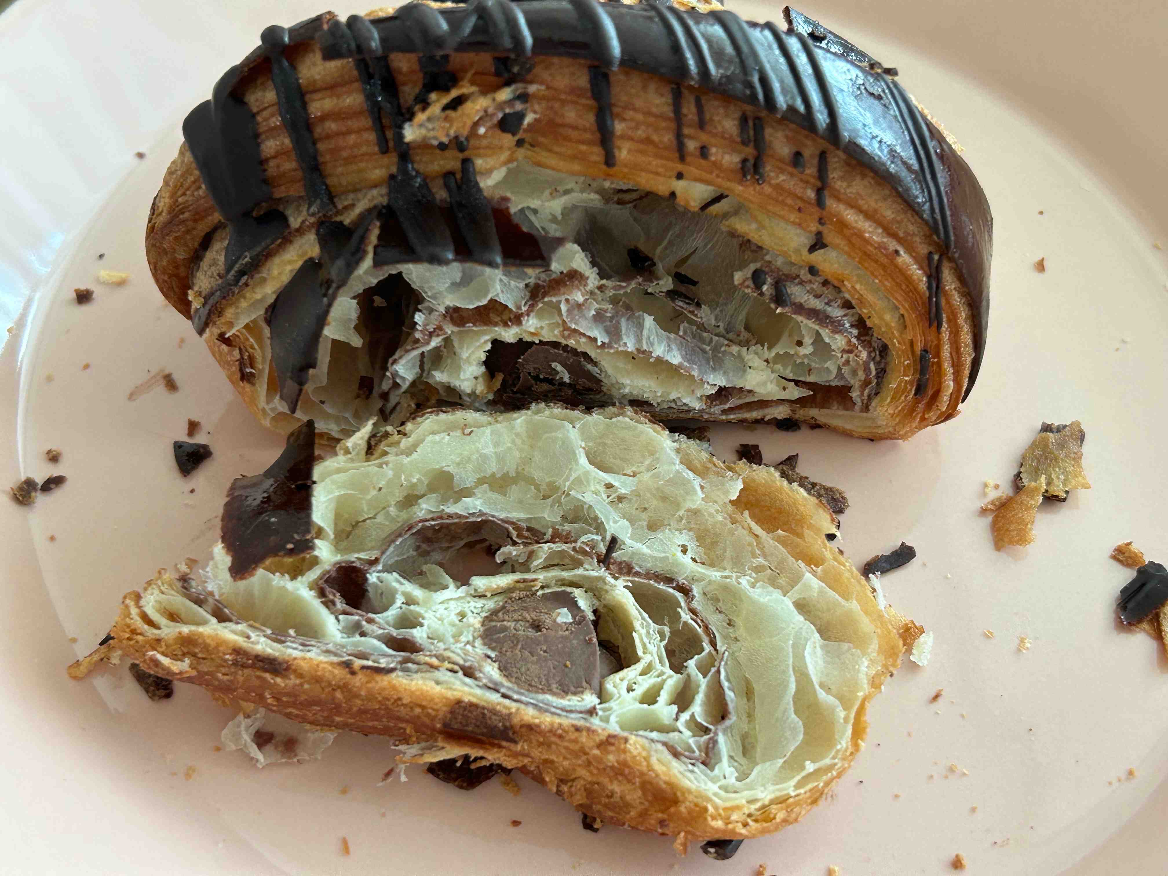 초코 크루아상 단면