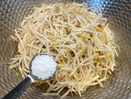 숙주나물 무침 황금레시피 - 소금