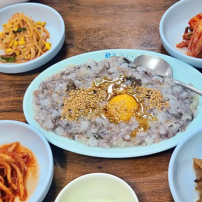 식객 허영만 백반기행 진도 초평항 솔비치 참기름 살짝 버무린 낙지 탕탕이 파 뿌리 숙회 맛집