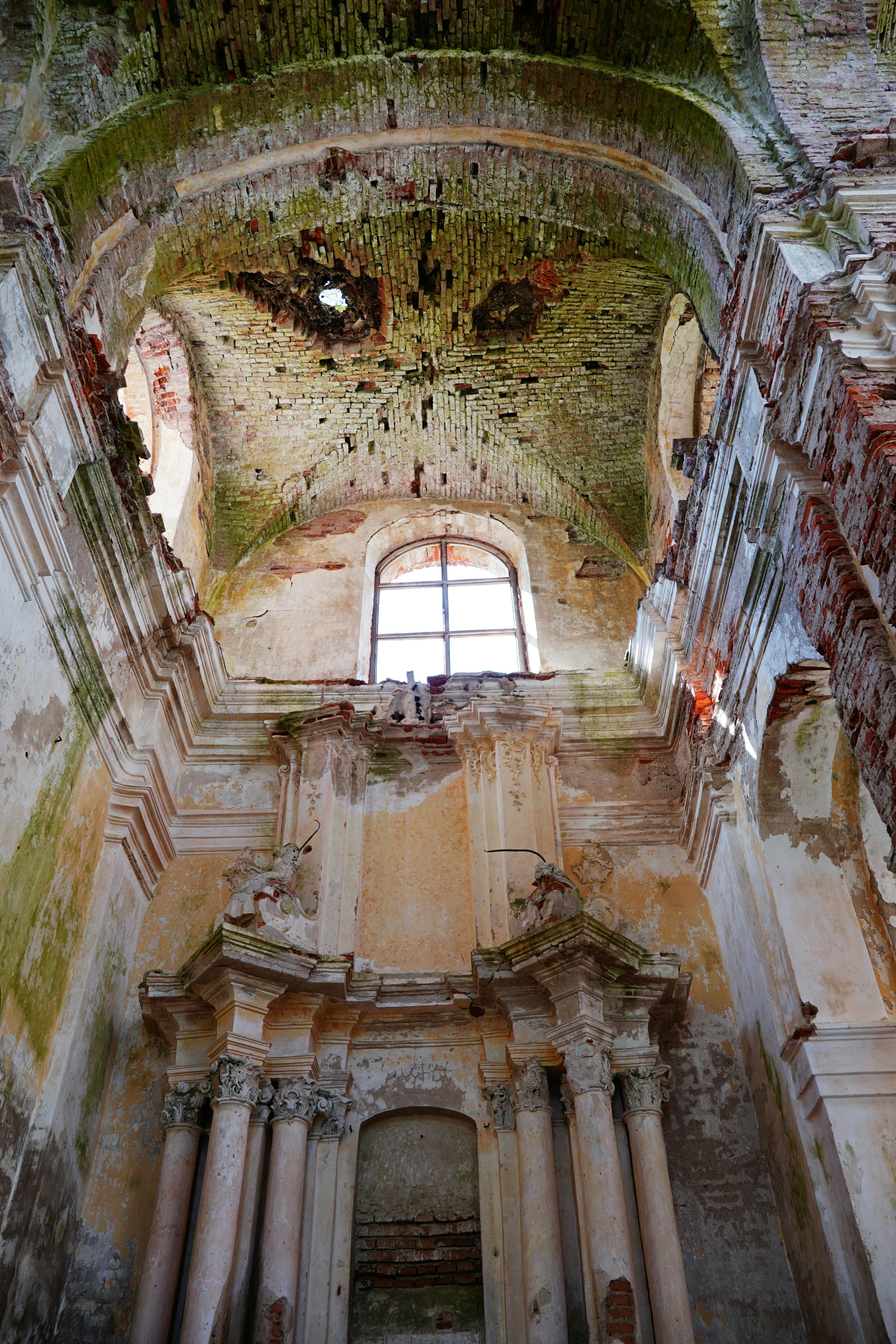 유럽의 고딕 건축 vs 아시아의 전통 건축 비교