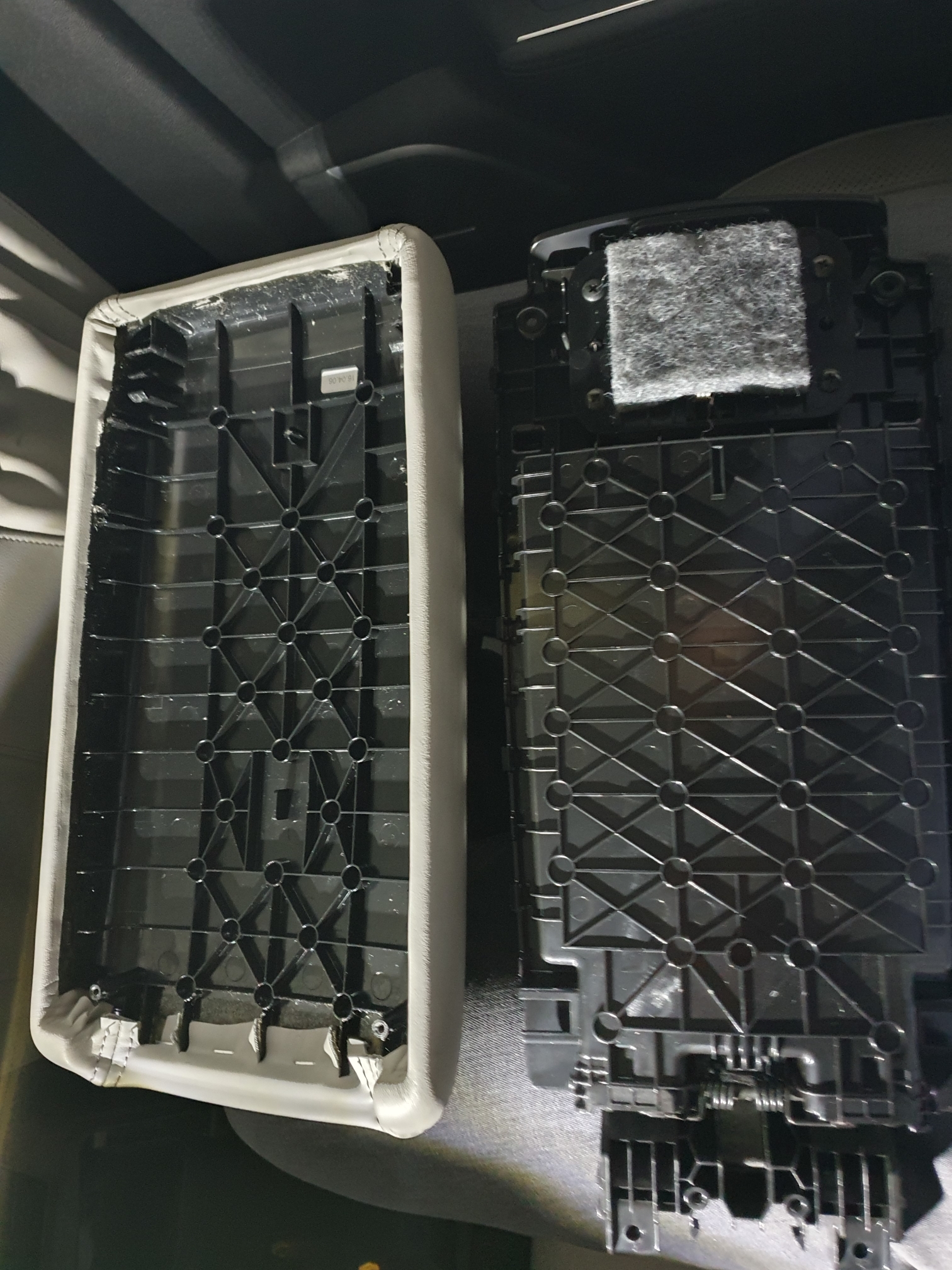 헤라를 이용해서 콘솔뚜껑을 분리한 사진