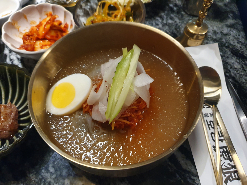 물냉면