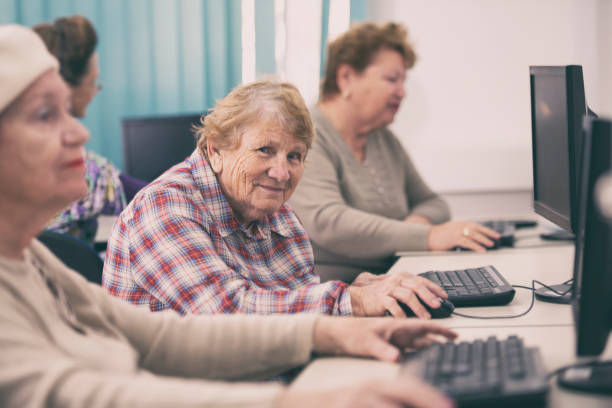 노인들이 컴퓨터를 쉽게 배우는 방법