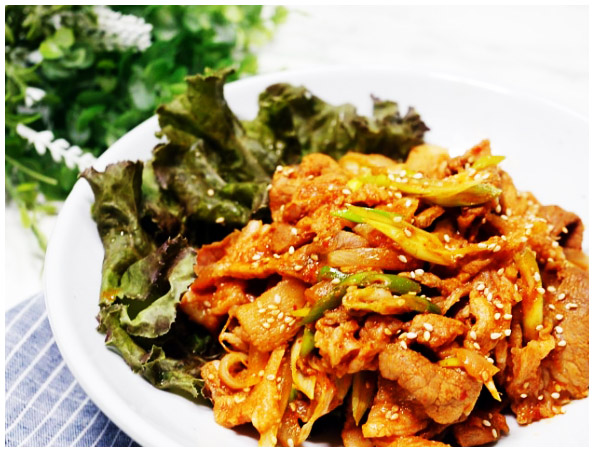 백종원 선생님이 집밥백선생을 통해 공개한 돼지고기 두루치기의 레시피 과정을 담은 이미지