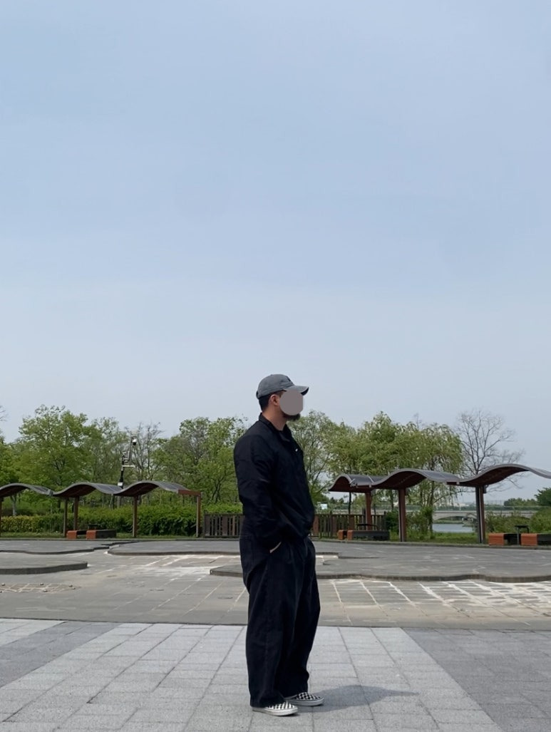 데일리룩(2025. 5. 14.) 윅(wick) 웨이브 스톤워시드 볼캡 그레이, 나이키 스투시 나투시 아노락 블랙, 무신사 무신사스탠다드 데님 와이드 벌룬팬츠 블랙, 반스 체커보드