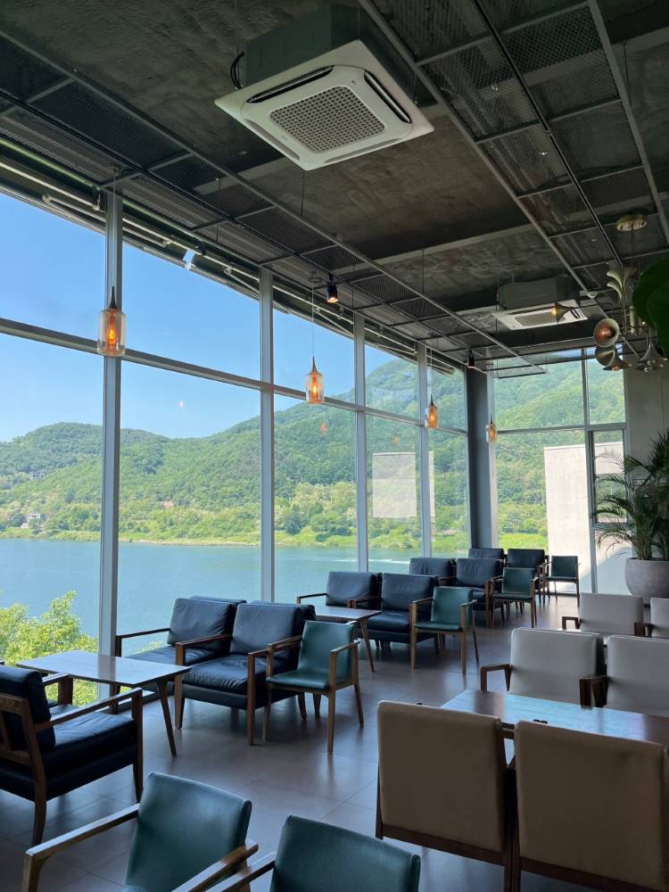 가평가볼만한곳-카페-리버레인