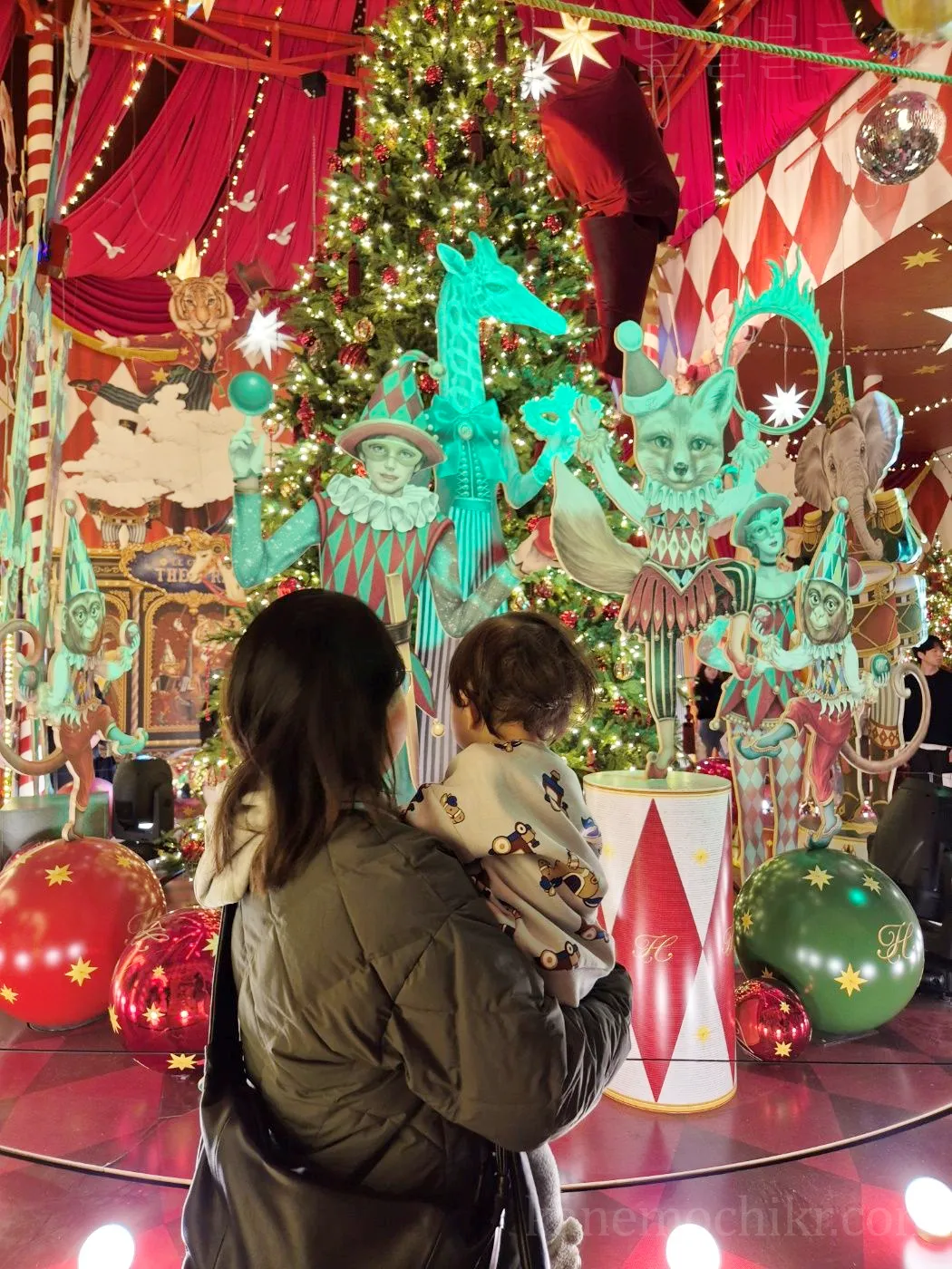 더현대-아이-크리스마스트리