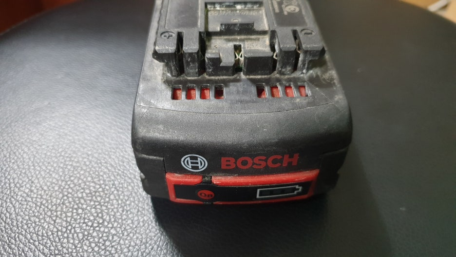 보쉬 18V 6A 배터리 정면