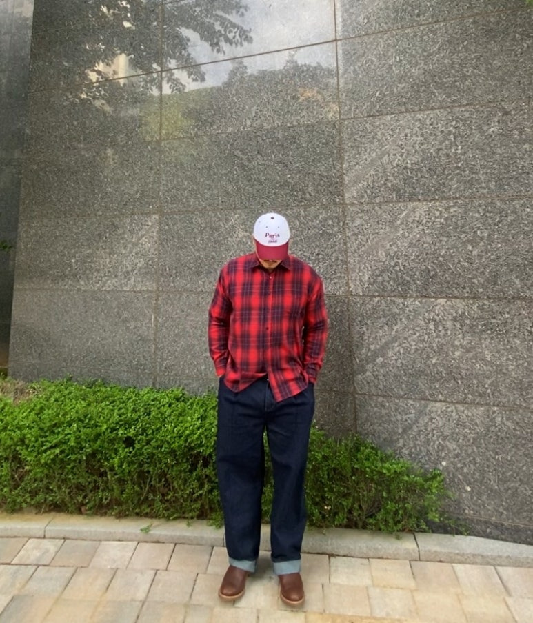 데일리룩('26. 5. 11.)윅 WICK 투톤 워싱 볼캡, 스탠다드에러 클래식 포켓 체크 셔츠, 에러스익셉티드 생지 플리츠 데님 팬츠, 레드윙 페코스 11인치 2231 워크부츠