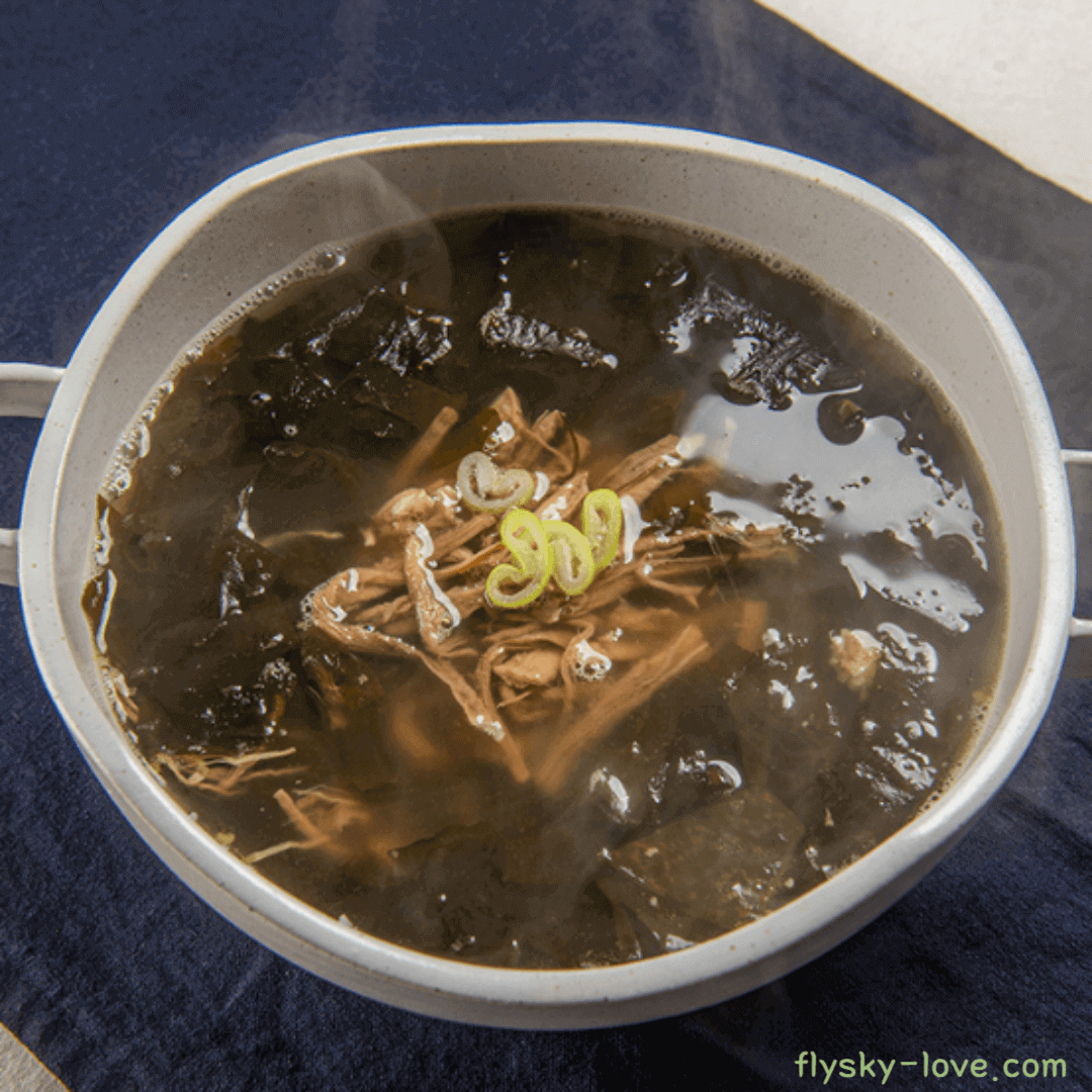 돌미역으로 끓인 미역국
