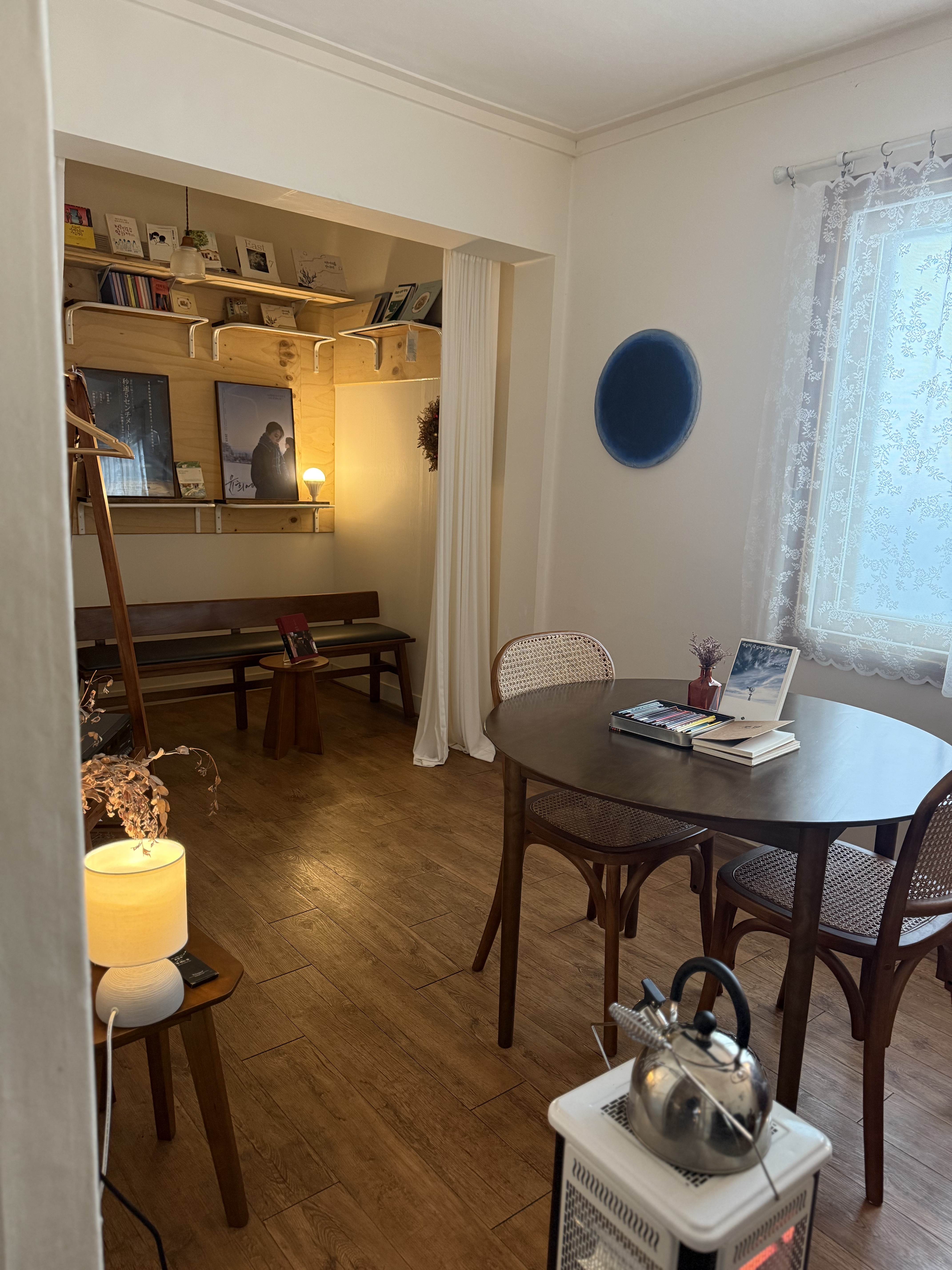 다락방 영화관 무명 1층