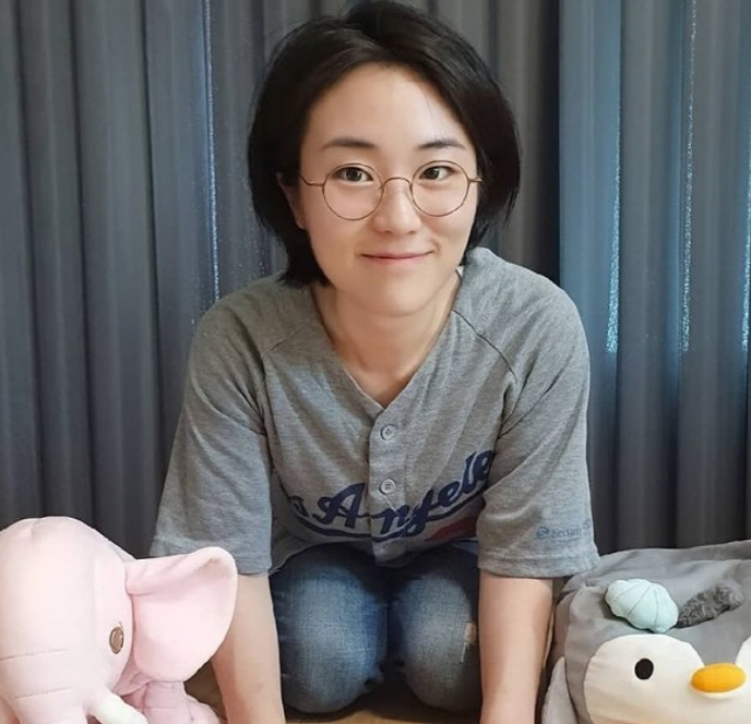 신지예 미소