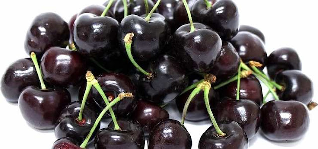 피노타주 와인의 대표 향 중 하나인 블랙 체리