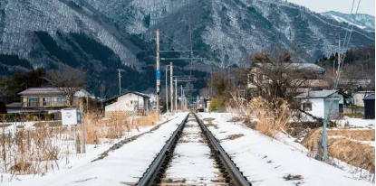 폐역이 된 기차역을 따라 걷는 여행기