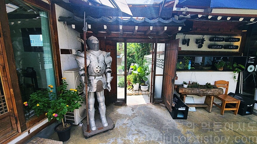 이당-비스트로-한옥-마당-2