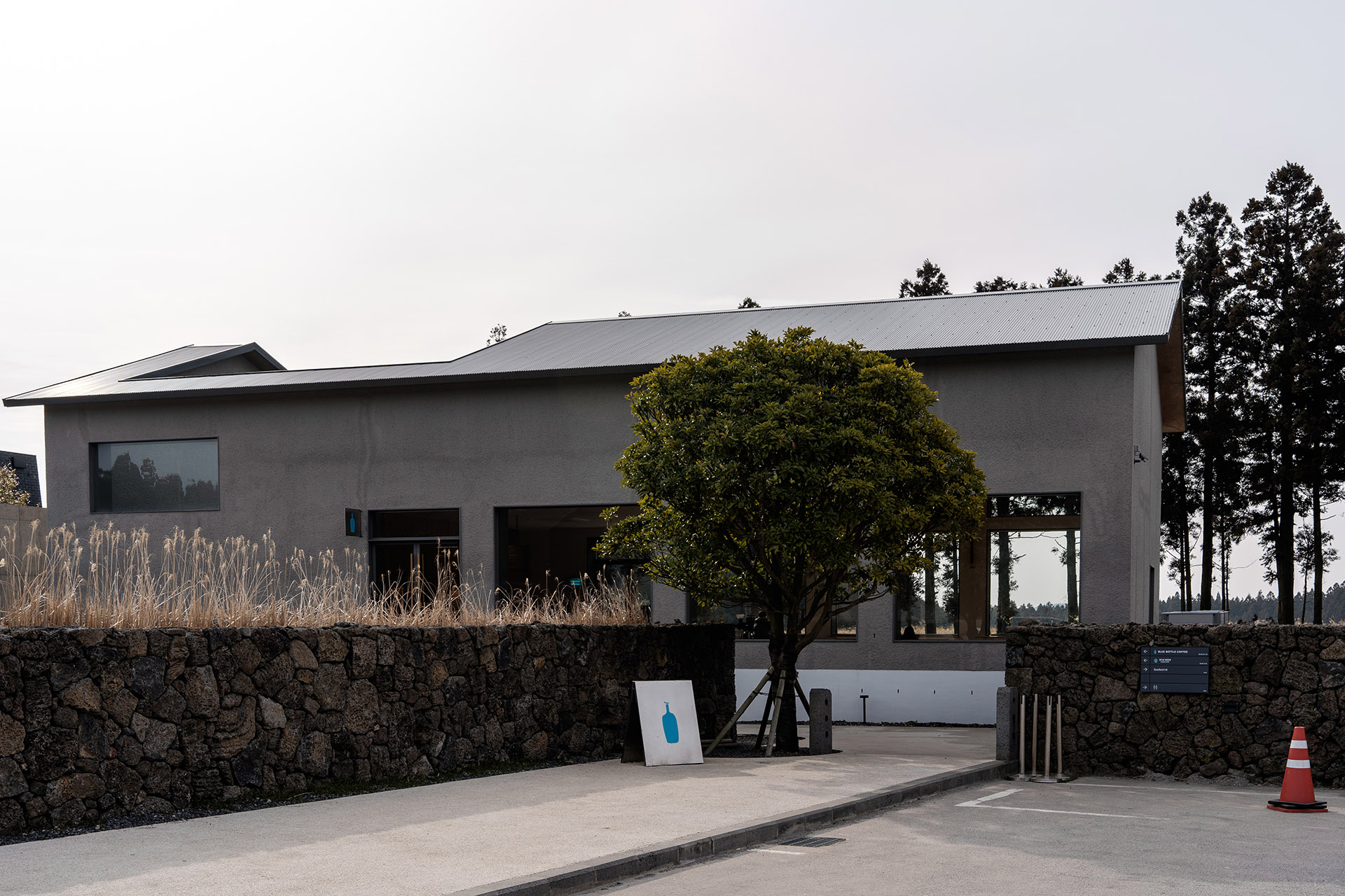 블루보틀 제주 카페 입구